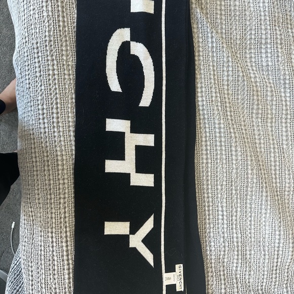 NWOT Givenchy Football Scarf - Picture 9 of 10